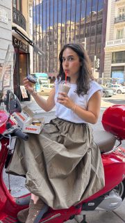 Ella no iba buscando nada. Solo el combo de Scary Movie de 6€ y un poco de atención. #publi #acting #foryou #viral #parati 
Tenéis un descuento del 16% en tiendas: SARATDKSM
🎥 @4millennium_ 

🍩@dunkin.es @dunkin @scarymovie @scarymovie_spain